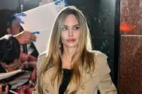 عکس| سفر در زمان؛ «آنجلینا جولی» در 28 سالگی و در میدان تایمز؛ سال 1381