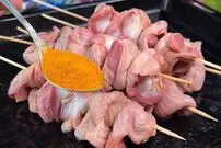 (ویدئو) چگونه با سنگدان مرغ در خانه بدون داشتن منقل یک کباب خوشمزه درست کنیم؟