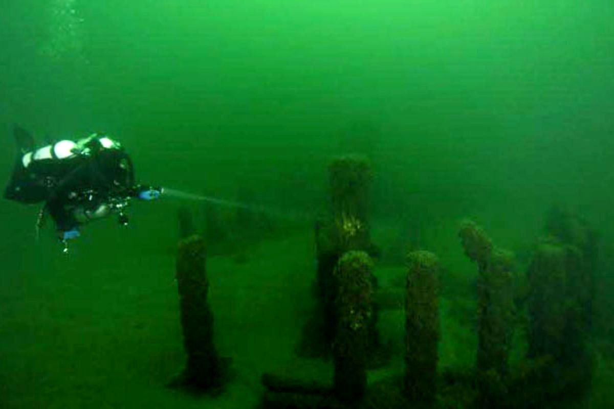 معمای سنگ‌های مرموزی که در اعماق یک دریاچه کشف شدند