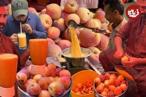 ببینید؛ غذای خیابانی در پاکستان؛ تهیه آب هلوی تازه در کراچی