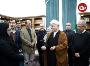 عکس؛ سفر در زمان؛ «هاشمی رفسنجانی در حال خوش و بش با رضا رویگری»؛ سال 95