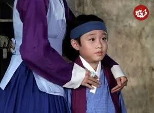 عکس| سفر زمان؛ چهرۀ «یونینگ، پسر دونگ‌یی» بعد از 15 سال در لوکیشن سریال دونگ‌یی