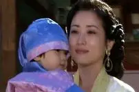 عکس| سفر زمان؛ «بانو یئون» (امپراتور بادها) در حال «ترشی انداختن» به همراه «تسو» (سریال جومونگ)