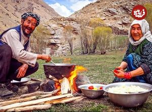 ببینید؛ غذای روستایی در افغانستان؛ پخت خوراک کلم و سیب زمینی کنار رودخانه
