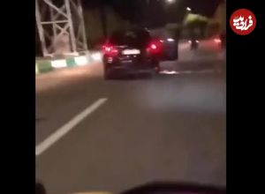 (ویدئو) حمله وحشیانه و هولناک چند سارق به خودرو ۲۰۶ با قمه