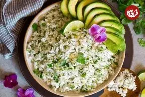 طرز تهیه گشنیز پلو لیمویی؛ برنج خوش‌عطری که می‌توانید با ماهی و مرغ سرو کنید