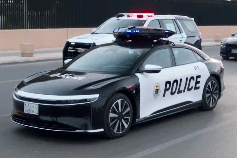 (ویدئو) مجهز شدن پلیس عربستان به خودروهای لوکس پهپاد دار