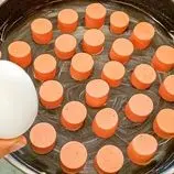 ببینید| طرز تهیه یک غذای فوری با 3 سوسیس و 4 تخم مرغ