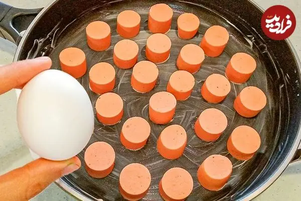ببینید| طرز تهیه یک غذای فوری با 3 سوسیس و 4 تخم مرغ