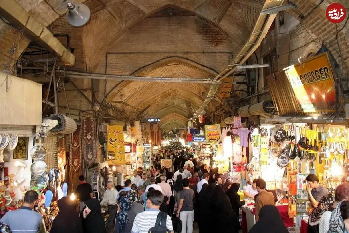 عکسی منحصر به فرد از راسته کفاش های بازار تهران؛ 64 سال قبل