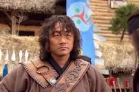 عکس| سفر به تاریخ؛ تیپ و چهرۀ «ژنرال هموسو» با لباس شخصی در پشت‌صحنه سریال «جومونگ»