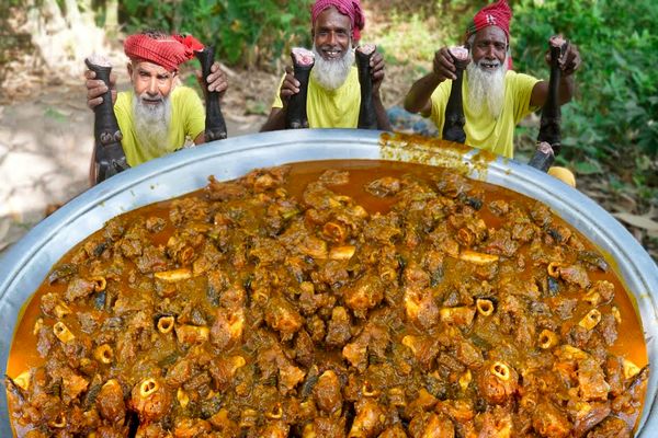 (ویدئو) غذای روستایی در هند؛ پخت یک غذای محلی با 25 پاچه گاو