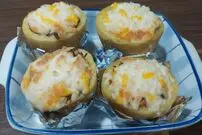 ببینید| طرز تهیه یک غذای ساده با دو سیب زمینی و قارچ