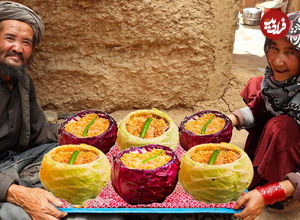 (ویدئو) روش خلاقانه زوج غارنشین افغان برای پخت دلمه کلم محلی