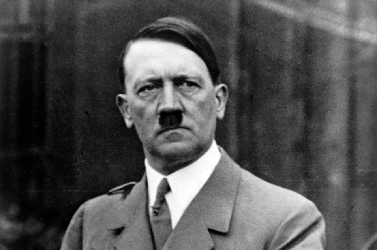 (عکس) مردم در جشن تولد هیتلر کودکشان را به او هدیه می‌دادند 