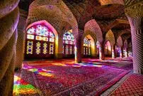تصویری زیبا از یک ایستگاه اتوبوس با طرح مسجد نصیرالملک در شیراز