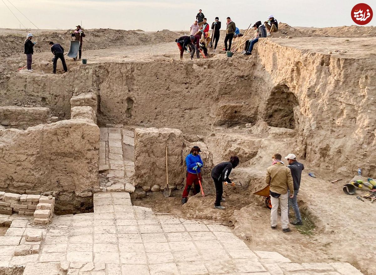 تصویر باستانی «یک خدا، یک الهه و یک انسان-عقرب» در کاخ نینوای عراق کشف شد