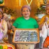 ببینید| غذای روستایی در سنگاپور؛ کباب اردک شکم پر با خرچنگ، صدف و سبزیجات