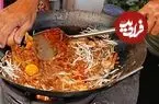 ببینید| غذای خیابانی در مالزی؛ رشته سرخ شده با میگو و تخم مرغ در پنانگ