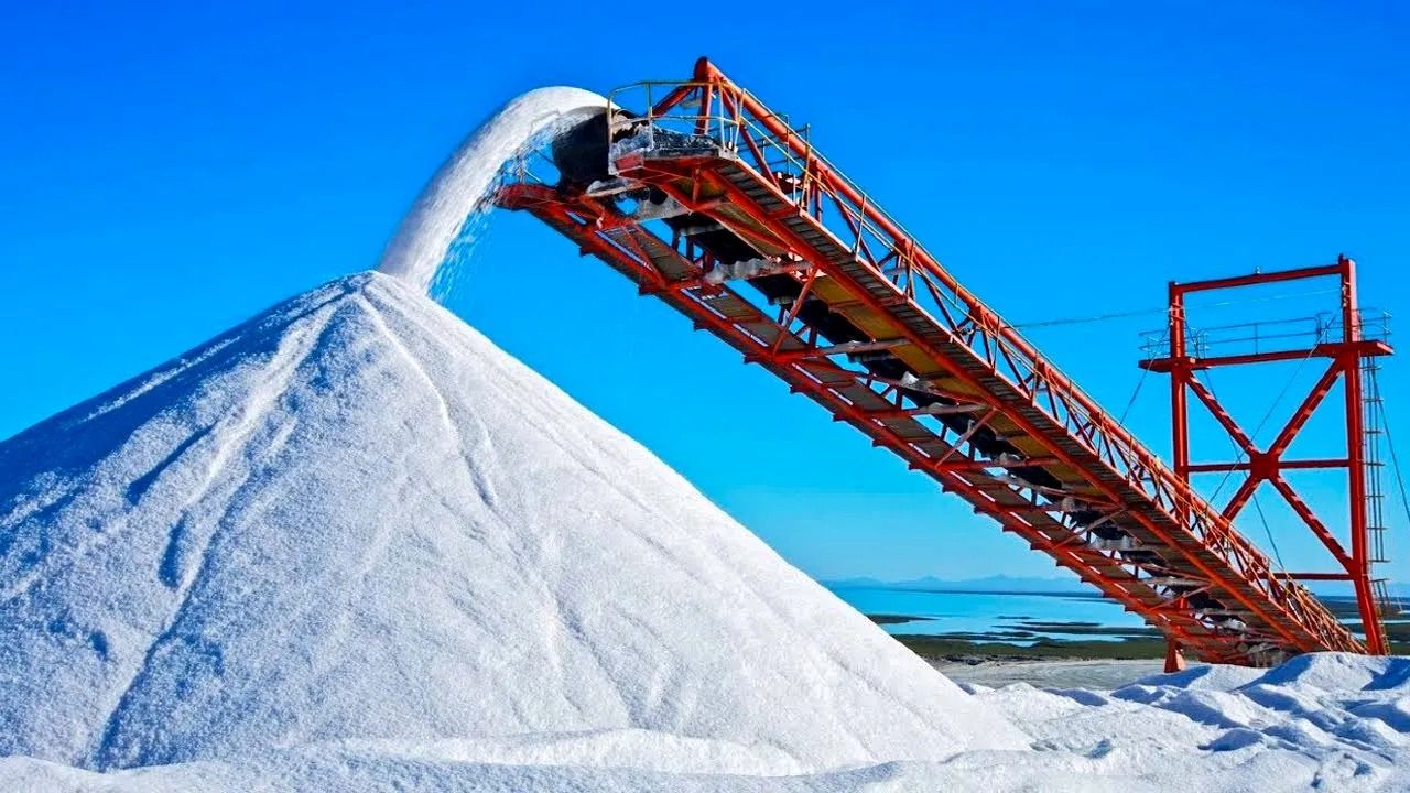 (ویدئو) بزرگترین کارخانه تولید نمک در جهان؛ چگونه نمک از آب دریا گرفته می شود؟