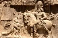 عکس| سفر در زمان؛ والرین زندانی شاپور اول نبود، پس چه کسی مقابل پادشاه ساسانی زانو زد؟