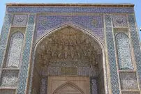(تصاویر) تخریب کاشی‌های مسجد وکیل شیراز 
