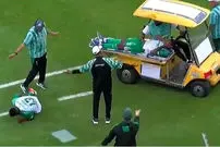ببینید| خودروی حمل مصدوم، بازیکن دیگری را مصدوم کرد!