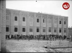 تصاویر؛ ‏تصاویری از دانش‌آموزان و معلمان مدرسه‌ دخترانه ژاندارک در تهران، اوایل دوره پهلوی