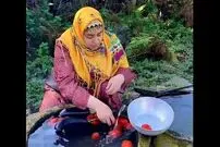 (ویدیو) آشپزی خورشت گوجه بادمجان توسط بانوی روستایی 