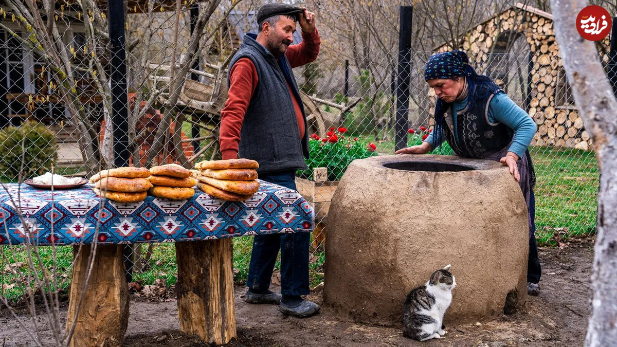 (ویدئو) پخت نان سنتی در تنور به روش مادربزرگ آذربایجانی