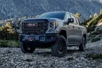 (تصاویر) مدل ۲۰۲۳ پیکاپ GMC در کنار پیکاپ KMC