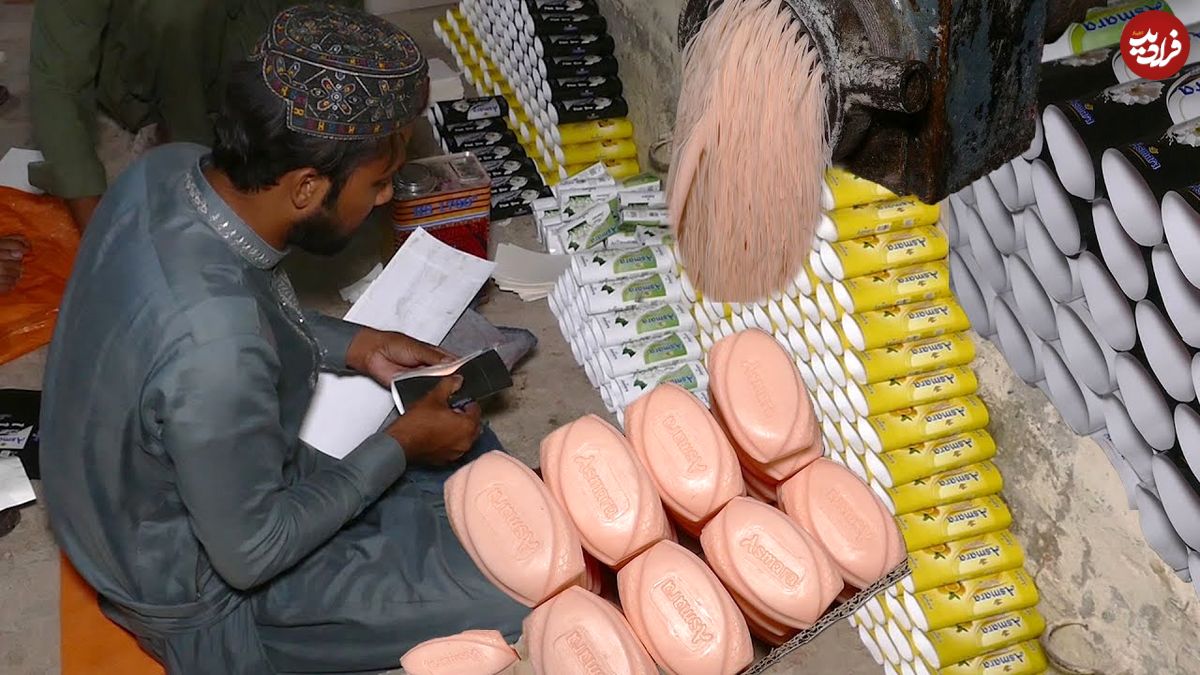 ببینید؛ روش سنتی ساخت هزاران صابون در یک کارگاه در پاکستان