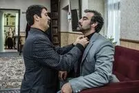 (ویدئو) سکانس خنده دار سریال پایتخت 6؛ نماز خواندن نقی و انتقاد ارسطو از ریاکاری