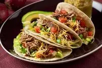 طرز تهیه تاکو گوشت مکزیکی؛ غذای خیابانی معروفی که ۳۰ دقیقه‌ای آماده می‌شود