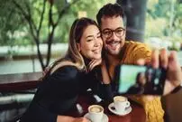 ۸ نشانه روانشناسی که به شما می‌گویند شریک زندگی خوبی دارید