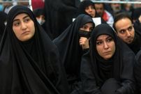 عکس؛ سفر به تاریخ؛ «زینب و نرجس، دختران سردار سلیمانی» در آغوش پدر؛ دهۀ 1390