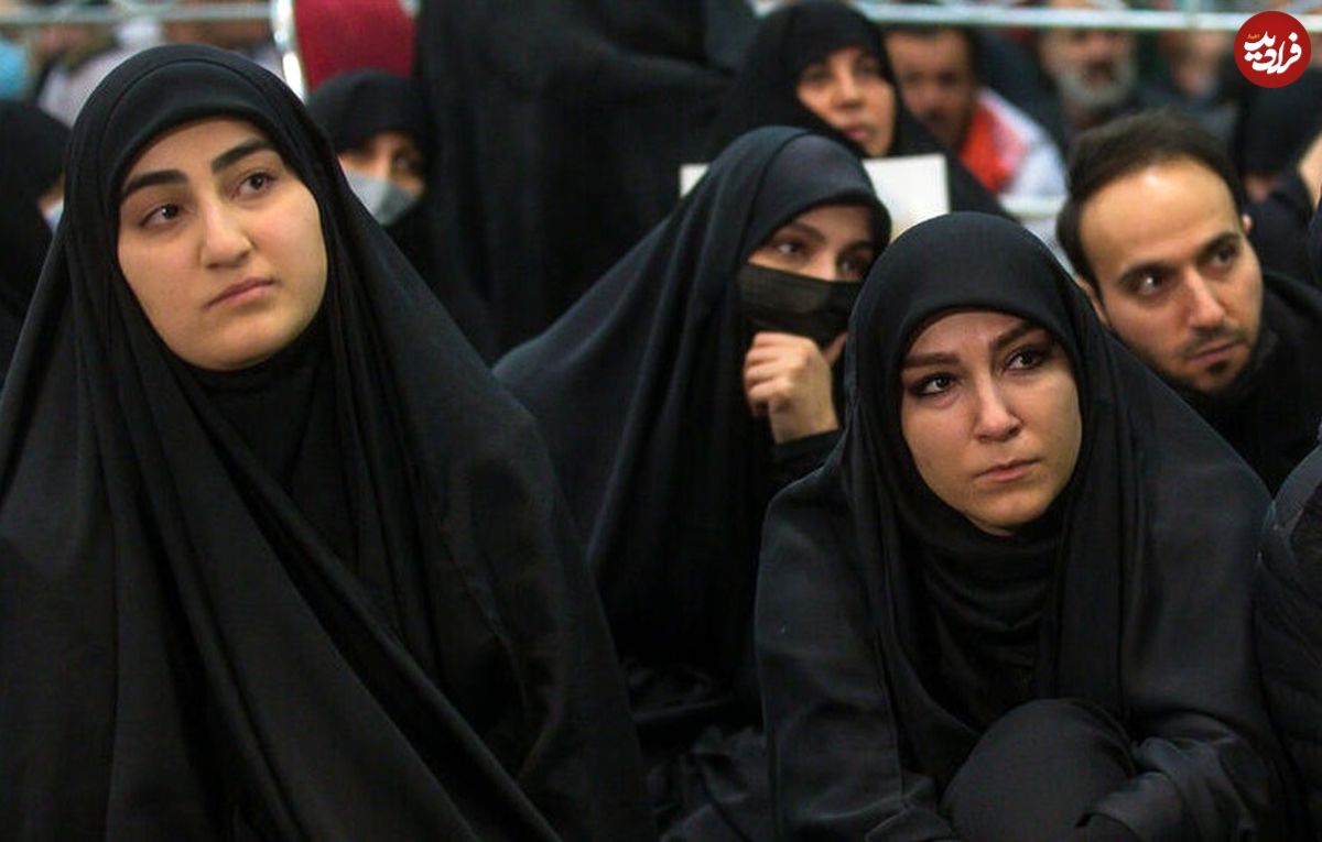 عکس؛ سفر به تاریخ؛ «زینب و نرجس، دختران سردار سلیمانی» در آغوش پدر؛ دهۀ 1390