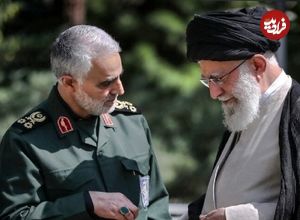 عکس؛ سفر به تاریخ؛ «سردار سلیمانی» در 37 سالگی در منزل یک جانباز کرمانی؛ سال 1372