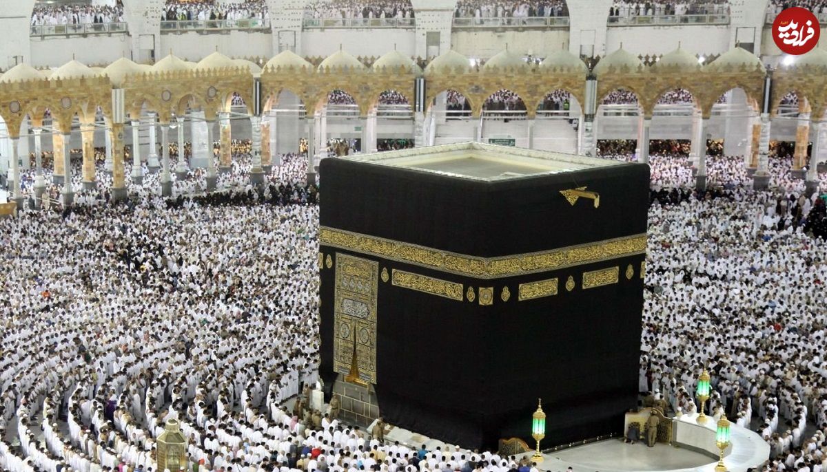 عکس؛ سفر در زمان؛ زائران در حال طواف «کعبه»؛ سال 1308