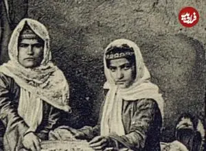 عکس| سفر زمان؛ زنان و دختران در کردستان در حال تهیه کتیرا؛ 140 سال قبل