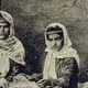 عکس| سفر زمان؛ زنان و دختران در کردستان در حال تهیه کتیرا؛ 140 سال قبل