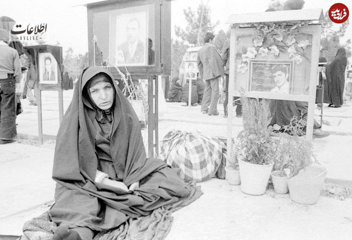 (عکس) سفر به تهران قدیم؛ سیزده بدر تهرانی ها در بهشت‌ زهرا 45 سال قبل