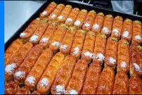 ( ویدئو) مراحل پخت «شیرینی زبان» در یک قنادی در تهران
