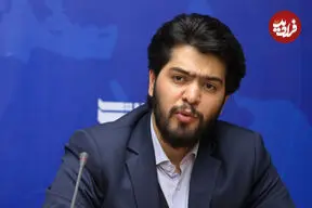 عکس| سفر به گذشته؛ همسر دوم و پسر دوم ایرج قادری در کنار مزارش؛ سال 1401