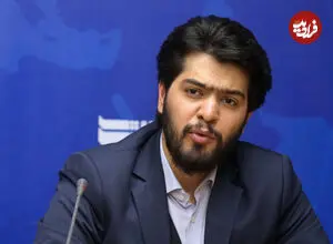 عکس| سفر به گذشته؛ همسر دوم و پسر دوم ایرج قادری در کنار مزارش؛ سال 1401