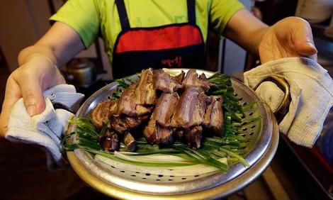 (ویدئو) کره جنوبی: خوردن گوشت سگ ممنوع شد 