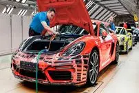 ببینید| خودروی پورشه 911 چگونه  در کارخانه تولید می شود؟