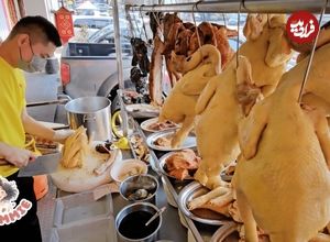 ببینید؛ غذای خیابانی در مالزی؛ مرغ کبابی و آب پز در کوالالامپور 