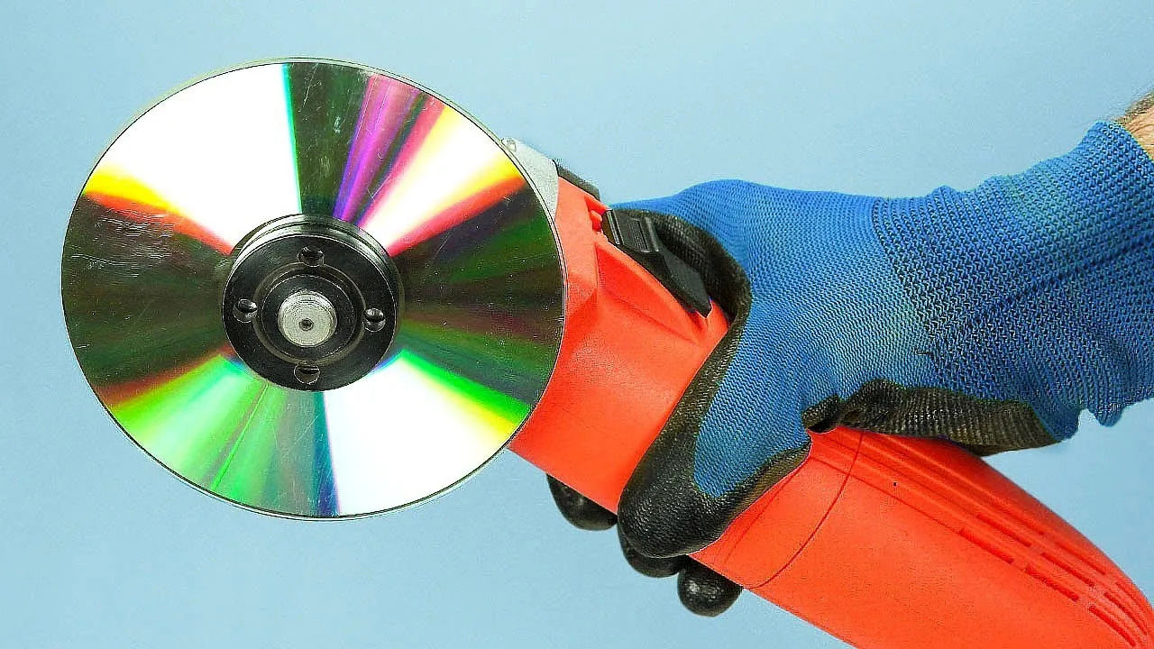 (ویدئو) یک روش آسان برای ساخت دستگاه برش با کمک سی دی قدیمی