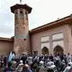 عکس| سفر به ایران قدیم؛ «مردان رشتی در کنار مسجد جامع»؛ بیش از یک قرن قبل